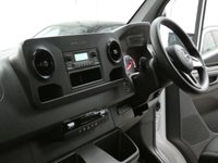 USED 2023 23 MERCEDES-BENZ eSprinter 55kWh Progressive Panel Van 5dr Electric Auto FWD L2 H2 20kW Charger (115 ps) 3 SEATS AC BLUETOOTH PARKING SENSORS FULL SIZE SPARE WHEEL PLYLINED BULKHEAD CARGO LINING 2 OWNERS WARRANTY