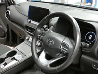 USED 2021 71 HYUNDAI KONA 64kWh Premium SUV 5dr Electric Auto (10.5kW Charger) (204 ps) SAT NAV HEATED SEATS CAMERA PARKING SENSORS 1 OWNER EXCELLENT SERVICE HISTORY HYUNDAY WARRANTY TILL NOV 2026