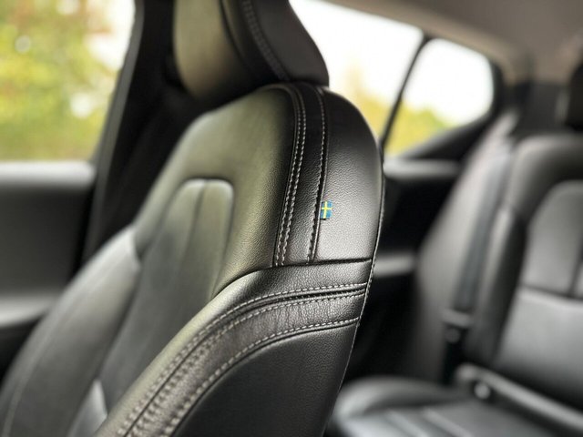 2020 VOLVO XC40 - Photo 8