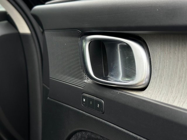 2020 VOLVO XC40 - Photo 9