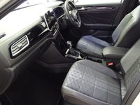 USED 2024 74 VOLKSWAGEN T-ROC 1.5 TSI R-Line SUV 5dr Petrol DSG Euro 6 (s/s) (150 ps) SAT NAV CRUISE P/SENSORS APPLE CARPLAY H/SEATS