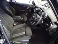 USED 2020 20 MINI HATCH 2.0 Cooper S Classic Hatchback 5dr Petrol Steptronic Euro 6 (s/s) (192 ps) AIR CON DAB CRUISE PARK SENSORS ARMREST H/SEATS