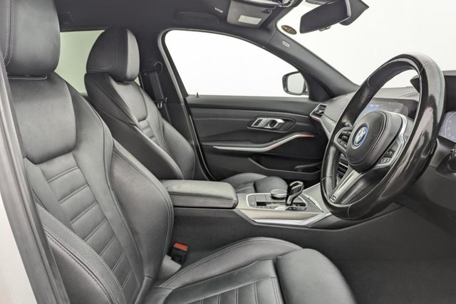 2022 BMW 3 Series 2L M Sport 5dr - Photo 3