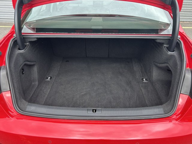 2017 AUDI A4 - Photo 9