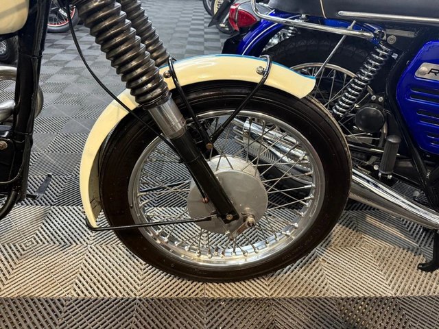 View our TRIUMPH DAYTONA