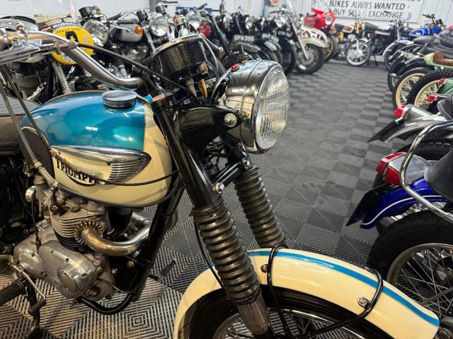 View our TRIUMPH DAYTONA