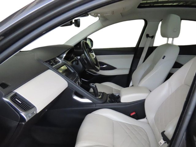 2019 JAGUAR E-PACE - Photo 3