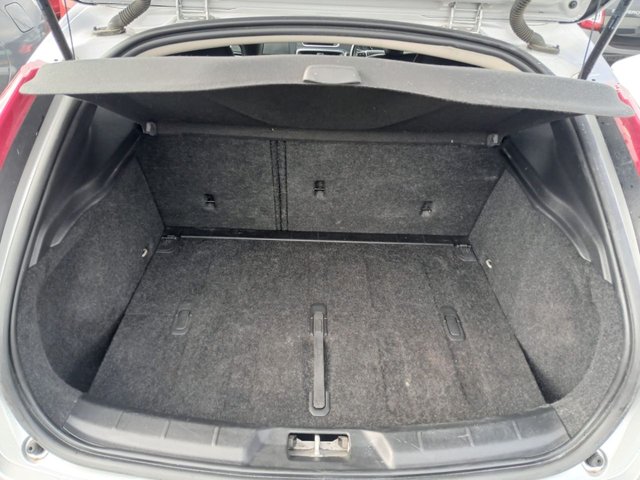 2019 VOLVO V40 - Photo 4