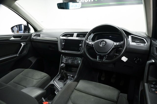2018 VOLKSWAGEN TIGUAN 2.0 TDI SEL Euro 6 (s/s) 5dr - Photo 9