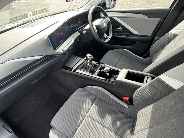 2024 Vauxhall Astra 1.2L Design 5dr - Photo 10