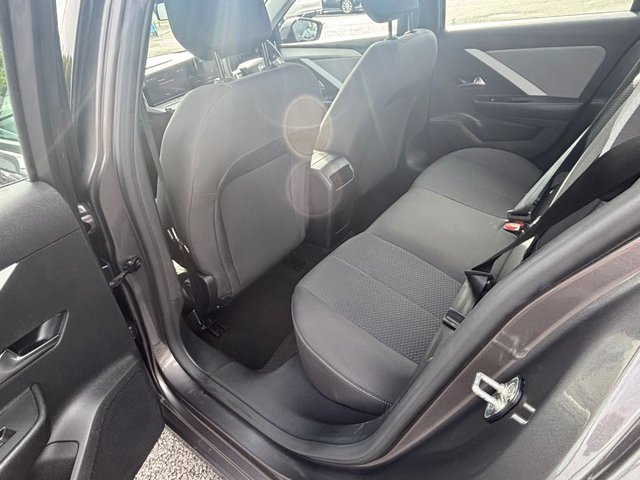 2024 Vauxhall Astra 1.2L Design 5dr - Photo 11