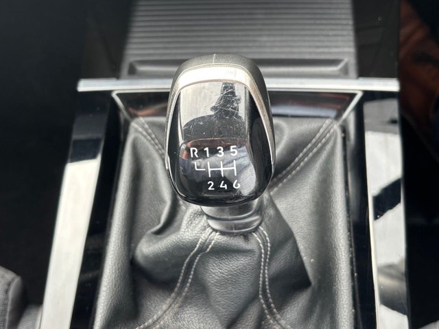 2024 Vauxhall Astra 1.2L Design 5dr - Photo 12