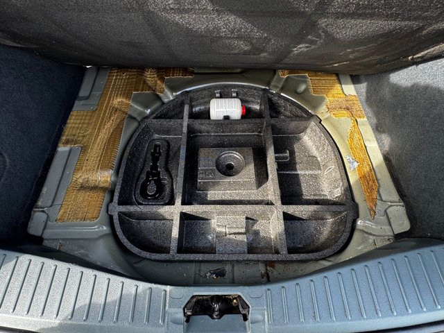 2014 Ford C-Max 1.6L Zetec 5dr - Photo 8