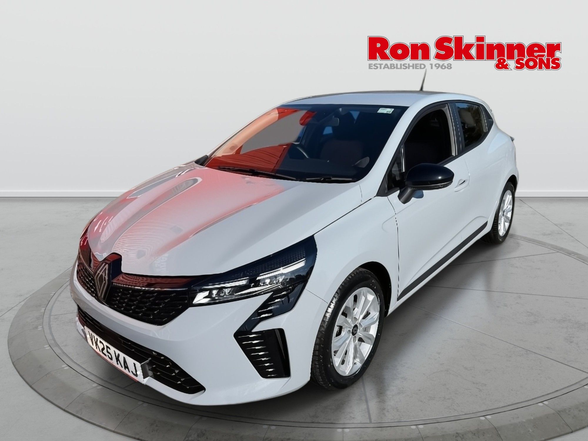 USED 2025 25 RENAULT CLIO 1.6 E-TECH evolution Hatchback 5dr Petrol Hybrid Auto Euro 6 (s/s) (145 ps) 