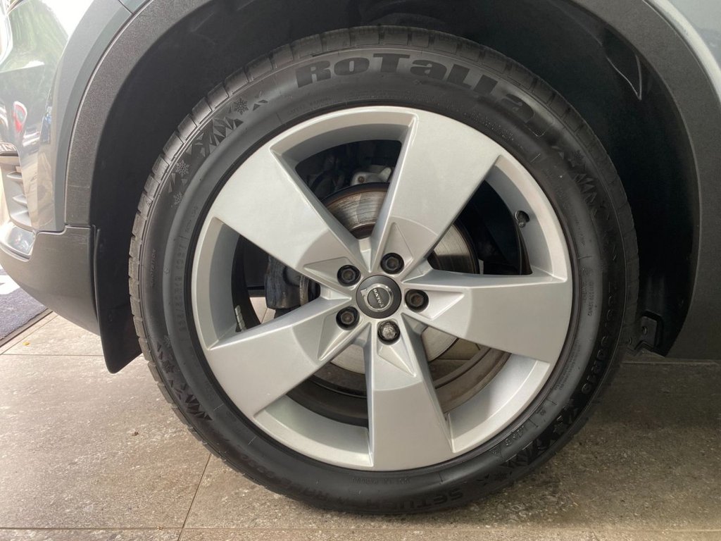 USED 2018 68 VOLVO XC40 2.0 D3 Momentum SUV 5dr Diesel Auto Euro 6 (s/s) (150 ps) 360 CAMERA, NAVIGATION, DAB