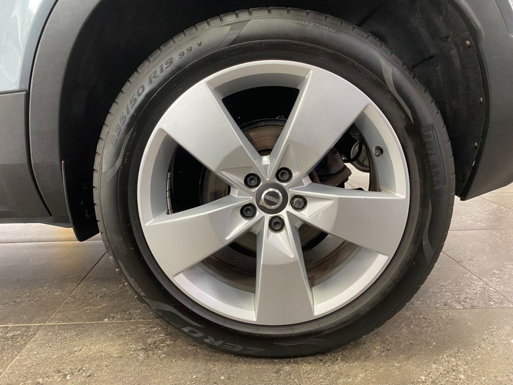 USED 2018 68 VOLVO XC40 2.0 D3 Momentum SUV 5dr Diesel Auto Euro 6 (s/s) (150 ps) 360 CAMERA, NAVIGATION, DAB