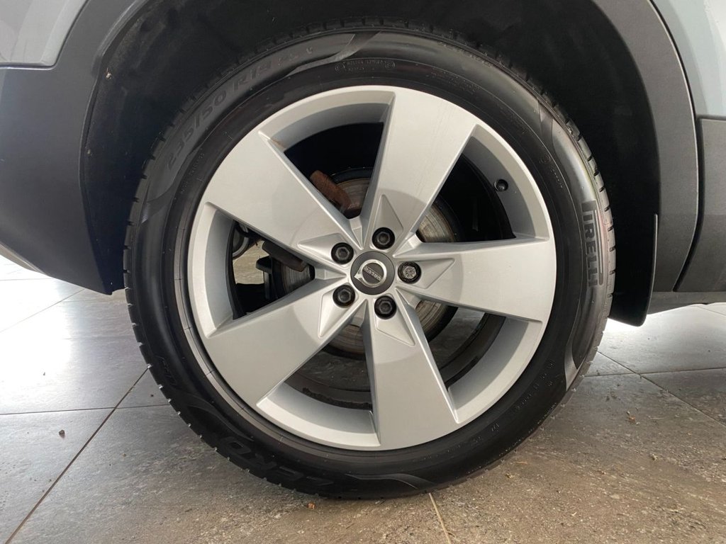 USED 2018 68 VOLVO XC40 2.0 D3 Momentum SUV 5dr Diesel Auto Euro 6 (s/s) (150 ps) 360 CAMERA, NAVIGATION, DAB