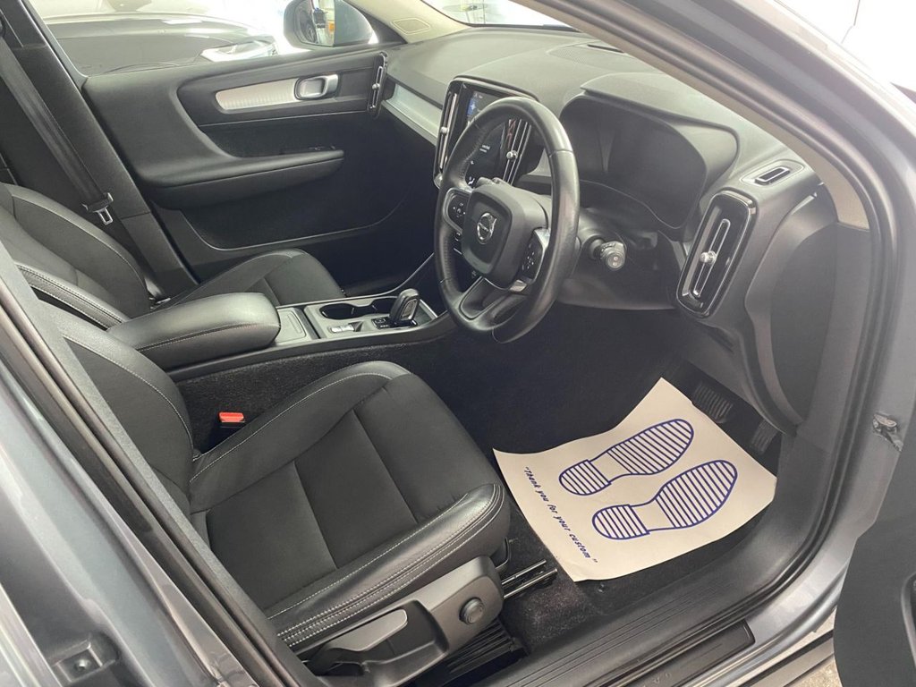 USED 2018 68 VOLVO XC40 2.0 D3 Momentum SUV 5dr Diesel Auto Euro 6 (s/s) (150 ps) 360 CAMERA, NAVIGATION, DAB