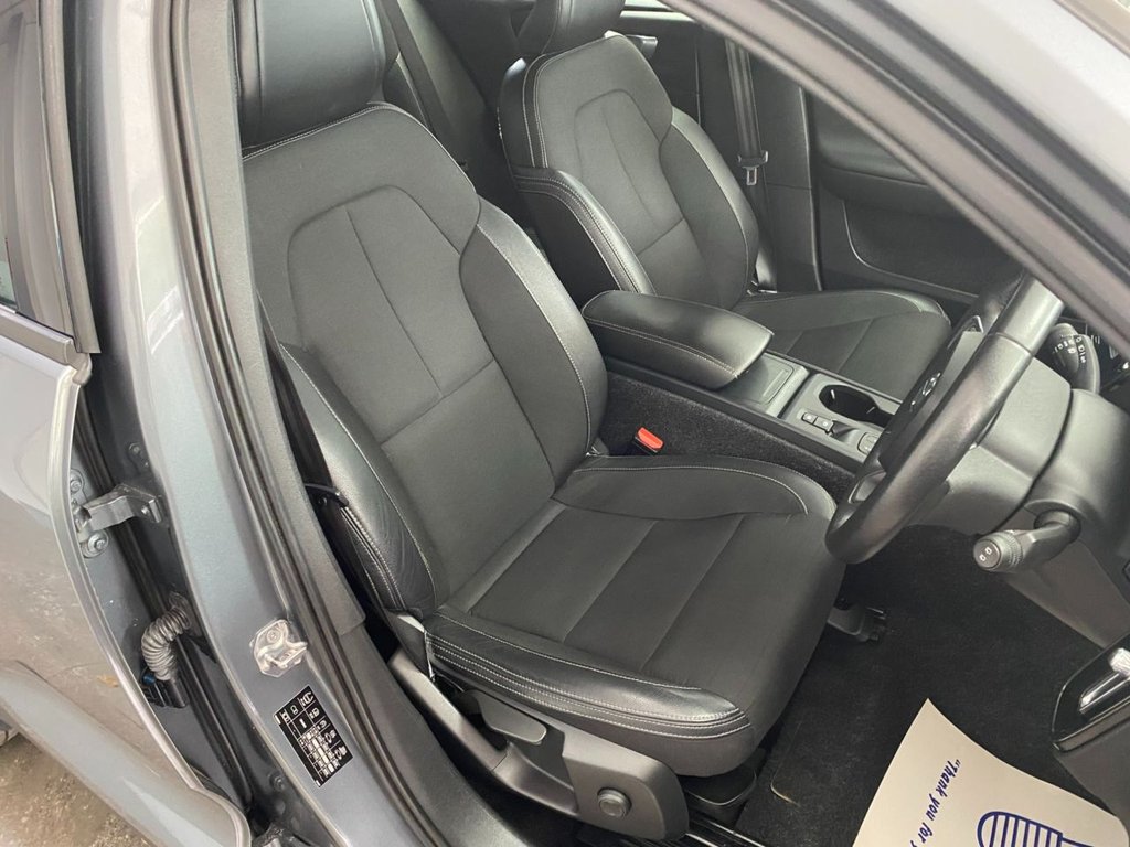 USED 2018 68 VOLVO XC40 2.0 D3 Momentum SUV 5dr Diesel Auto Euro 6 (s/s) (150 ps) 360 CAMERA, NAVIGATION, DAB