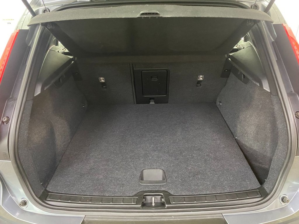 USED 2018 68 VOLVO XC40 2.0 D3 Momentum SUV 5dr Diesel Auto Euro 6 (s/s) (150 ps) 360 CAMERA, NAVIGATION, DAB