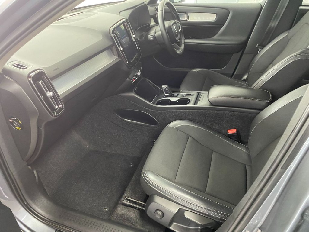 USED 2018 68 VOLVO XC40 2.0 D3 Momentum SUV 5dr Diesel Auto Euro 6 (s/s) (150 ps) 360 CAMERA, NAVIGATION, DAB