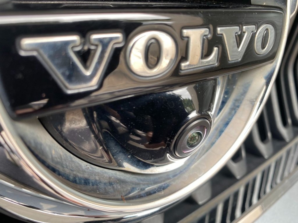 USED 2018 68 VOLVO XC40 2.0 D3 Momentum SUV 5dr Diesel Auto Euro 6 (s/s) (150 ps) 360 CAMERA, NAVIGATION, DAB