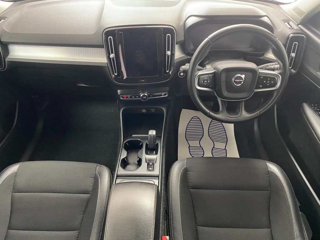 USED 2018 68 VOLVO XC40 2.0 D3 Momentum SUV 5dr Diesel Auto Euro 6 (s/s) (150 ps) 360 CAMERA, NAVIGATION, DAB