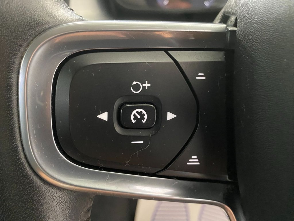 USED 2018 68 VOLVO XC40 2.0 D3 Momentum SUV 5dr Diesel Auto Euro 6 (s/s) (150 ps) 360 CAMERA, NAVIGATION, DAB