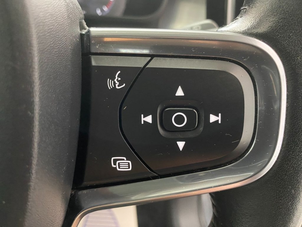 USED 2018 68 VOLVO XC40 2.0 D3 Momentum SUV 5dr Diesel Auto Euro 6 (s/s) (150 ps) 360 CAMERA, NAVIGATION, DAB