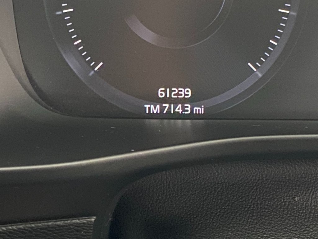 USED 2018 68 VOLVO XC40 2.0 D3 Momentum SUV 5dr Diesel Auto Euro 6 (s/s) (150 ps) 360 CAMERA, NAVIGATION, DAB