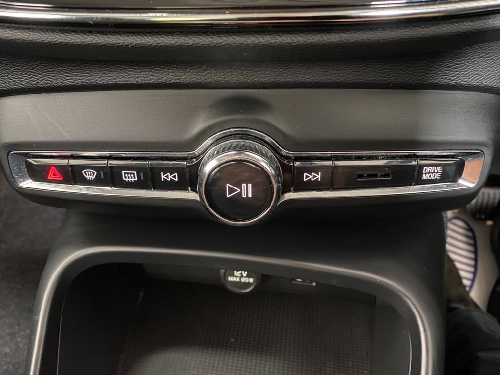 USED 2018 68 VOLVO XC40 2.0 D3 Momentum SUV 5dr Diesel Auto Euro 6 (s/s) (150 ps) 360 CAMERA, NAVIGATION, DAB