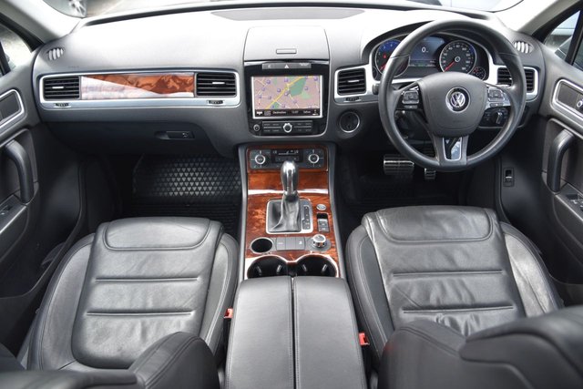 2013 VOLKSWAGEN TOUAREG - Photo 2