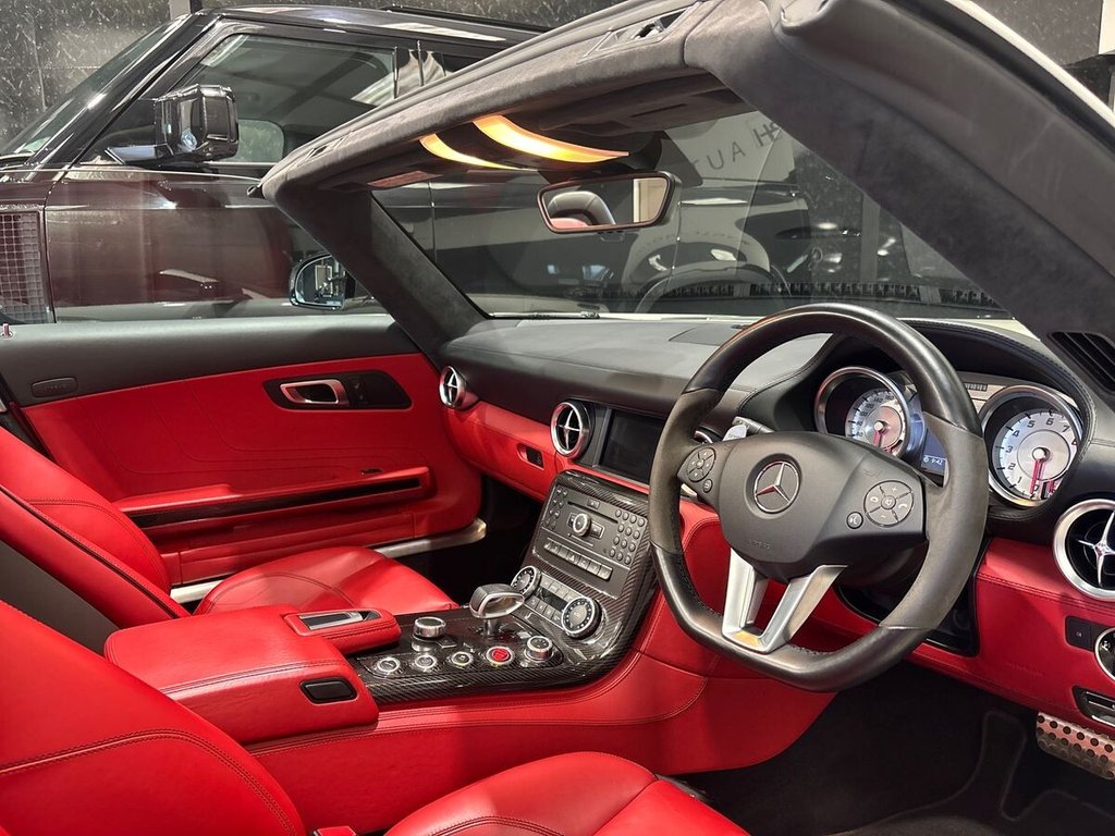 USED 2011 10 MERCEDES-BENZ SLS 6.2 63 V8 AMG Roadster 2dr Petrol SpdS DCT Euro 5 (571 ps) CARBON|DESIGNO PAINT & LEATHER