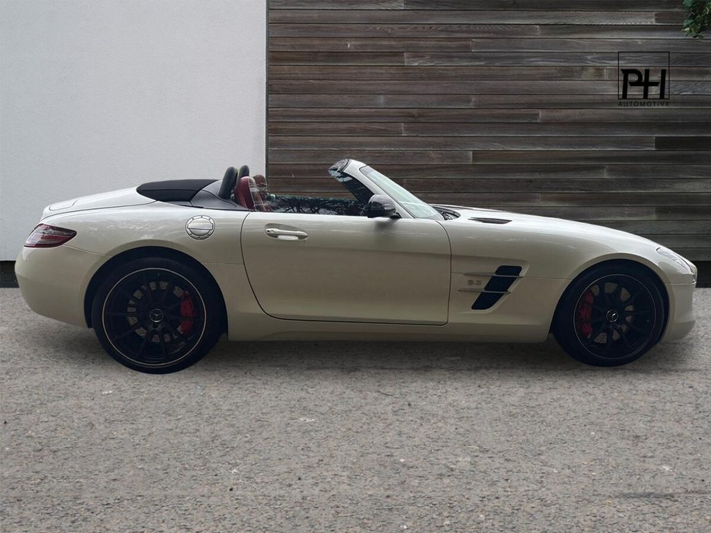 USED 2011 10 MERCEDES-BENZ SLS 6.2 63 V8 AMG Roadster 2dr Petrol SpdS DCT Euro 5 (571 ps) CARBON|DESIGNO PAINT & LEATHER