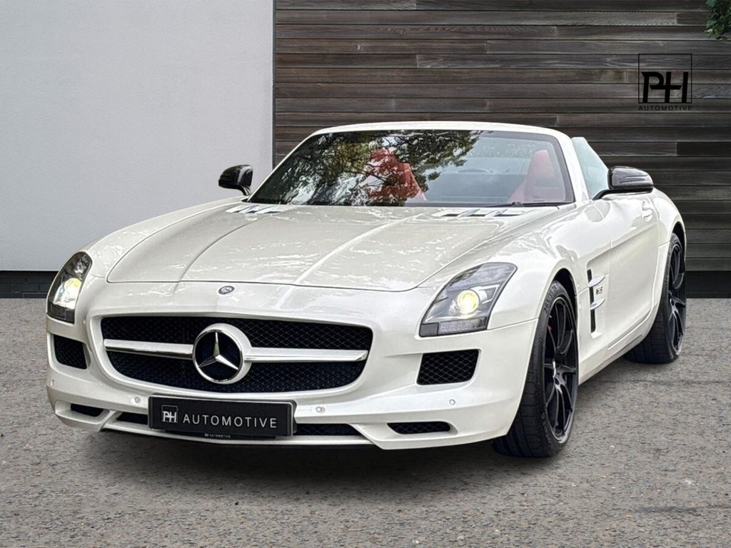 USED 2011 10 MERCEDES-BENZ SLS 6.2 63 V8 AMG Roadster 2dr Petrol SpdS DCT Euro 5 (571 ps) CARBON|DESIGNO PAINT & LEATHER