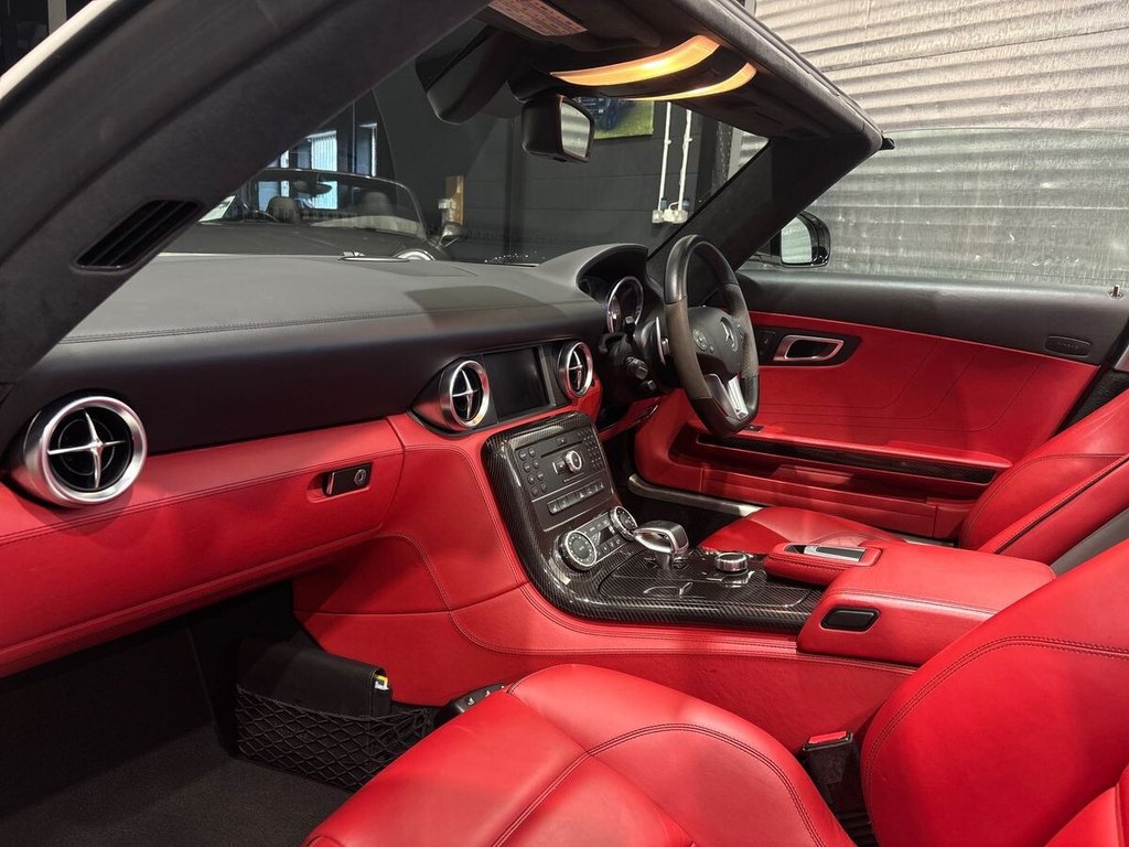 USED 2011 10 MERCEDES-BENZ SLS 6.2 63 V8 AMG Roadster 2dr Petrol SpdS DCT Euro 5 (571 ps) CARBON|DESIGNO PAINT & LEATHER
