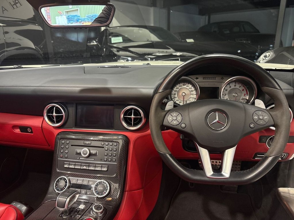 USED 2011 10 MERCEDES-BENZ SLS 6.2 63 V8 AMG Roadster 2dr Petrol SpdS DCT Euro 5 (571 ps) CARBON|DESIGNO PAINT & LEATHER
