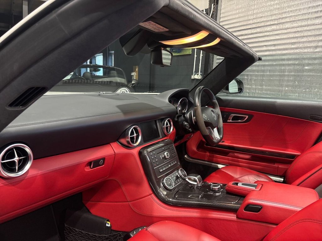 USED 2011 10 MERCEDES-BENZ SLS 6.2 63 V8 AMG Roadster 2dr Petrol SpdS DCT Euro 5 (571 ps) CARBON|DESIGNO PAINT & LEATHER