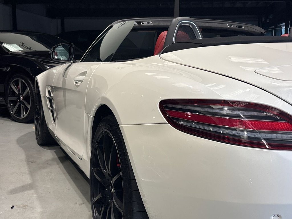 USED 2011 10 MERCEDES-BENZ SLS 6.2 63 V8 AMG Roadster 2dr Petrol SpdS DCT Euro 5 (571 ps) CARBON|DESIGNO PAINT & LEATHER