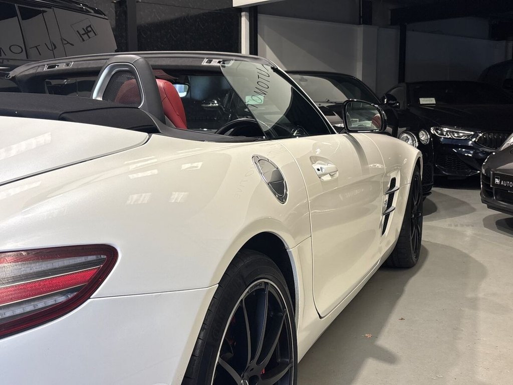USED 2011 10 MERCEDES-BENZ SLS 6.2 63 V8 AMG Roadster 2dr Petrol SpdS DCT Euro 5 (571 ps) CARBON|DESIGNO PAINT & LEATHER