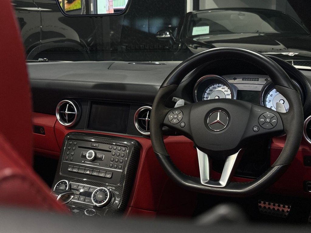 USED 2011 10 MERCEDES-BENZ SLS 6.2 63 V8 AMG Roadster 2dr Petrol SpdS DCT Euro 5 (571 ps) CARBON|DESIGNO PAINT & LEATHER