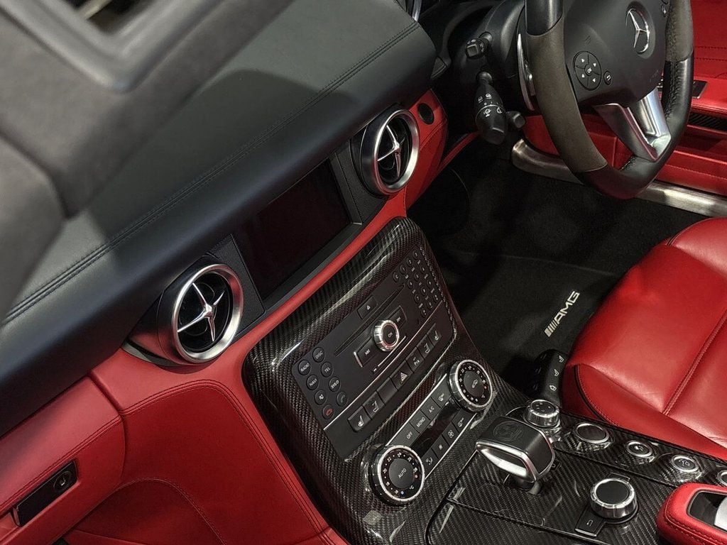 USED 2011 10 MERCEDES-BENZ SLS 6.2 63 V8 AMG Roadster 2dr Petrol SpdS DCT Euro 5 (571 ps) CARBON|DESIGNO PAINT & LEATHER