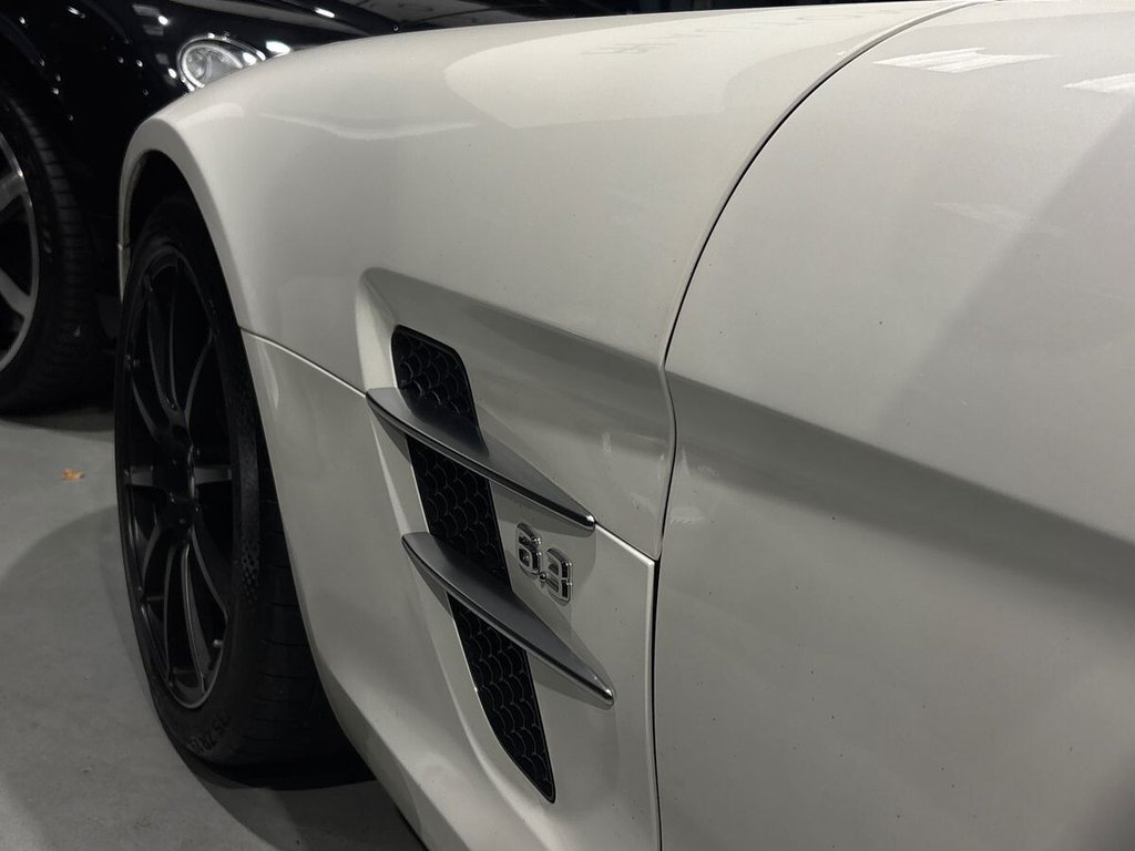 USED 2011 10 MERCEDES-BENZ SLS 6.2 63 V8 AMG Roadster 2dr Petrol SpdS DCT Euro 5 (571 ps) CARBON|DESIGNO PAINT & LEATHER