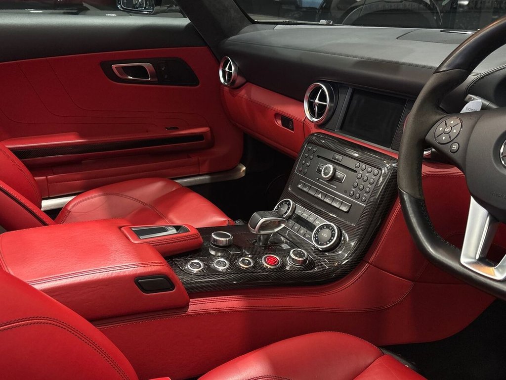 USED 2011 10 MERCEDES-BENZ SLS 6.2 63 V8 AMG Roadster 2dr Petrol SpdS DCT Euro 5 (571 ps) CARBON|DESIGNO PAINT & LEATHER