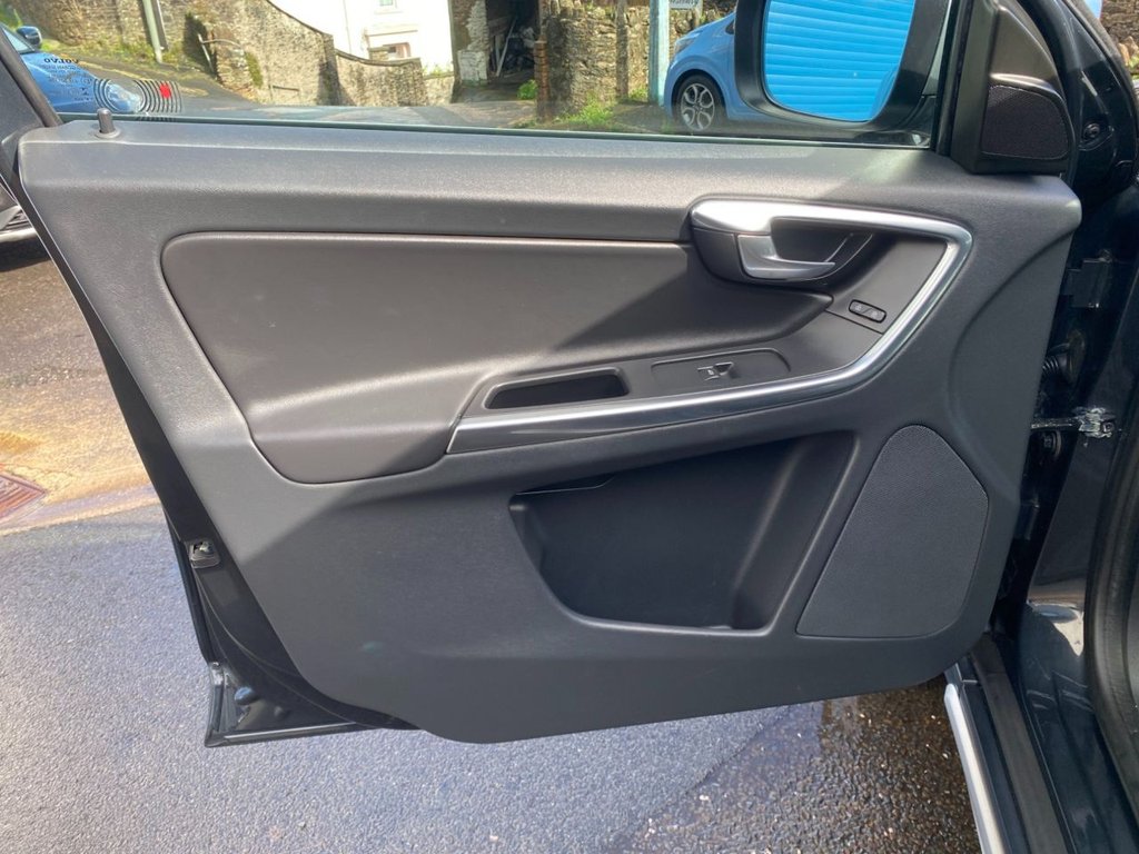 USED 2013 13 VOLVO XC60 2.4 D5 R-Design Nav SUV 5dr Diesel Geartronic AWD Euro 5 (215 ps) DAB SAT NAV WINTER PACK