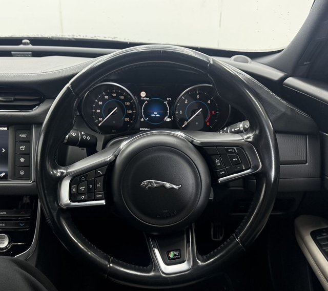 2016 JAGUAR XF - Photo 10