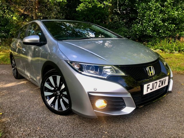 2017 17 Honda Civic 1.8 i-VTEC SE Plus Tourer 5dr Petrol Auto Euro 6 (142 ps)ONLY 15,500 MILES-YES 15,500 MILES WITH FULL HONDA MAIN DEALER SERVICING X7 SERVICE STAMPS//RETIRED OWNER SINCE 2020///REAR PARK CAMERA//ELEC FOLD MIRRORS//BLUETOOTH//MULTI-FUNCTION STEERING WHEEL//STUNNING CONDITION--ABSOLUTELY IMMACULATE INSIDE AND OUT//FRONT AND REAR PARK SENSORS//X4 NEW TYRES DUE TO AGE//JUST MOT'D