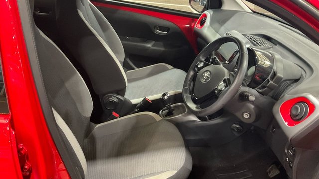 2020 TOYOTA AYGO 1.0 VVT-i x-play Hatchback 5dr Petrol x-shift Euro 6 (Safety Sense) (71 ps) - Photo 3