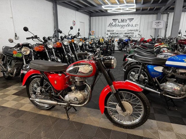View our BSA B40