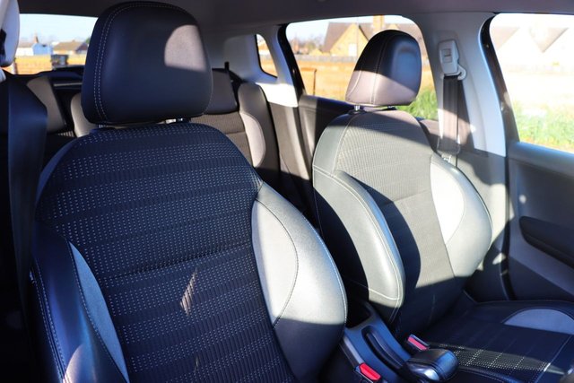 2016 PEUGEOT 2008 - Photo 8